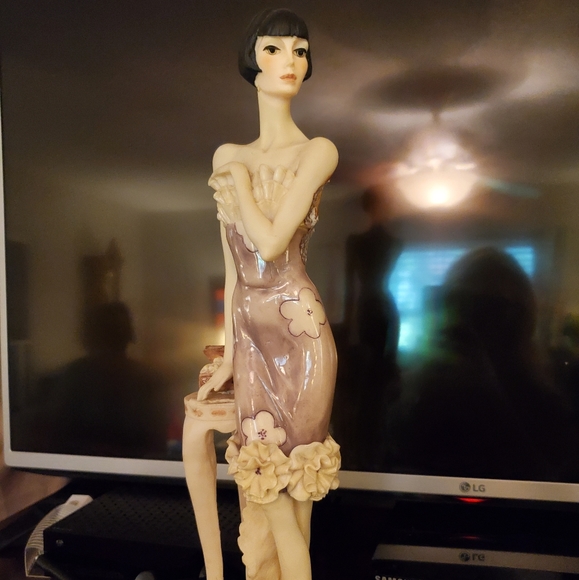 . Other - 40s old style lady statue